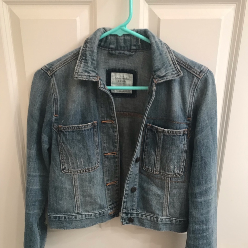 Abercrombie & Fitch cropped jean jacket